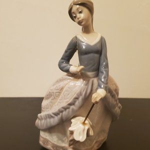 Lladro Porcelain Figurine Evita #5212 "Girl With Umbrella Parasol" 7” Tall